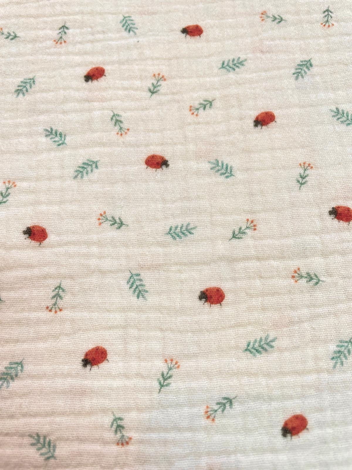 Musselin mit kleinen Marienkäfern Musselin mit kleinen Marienkäfern